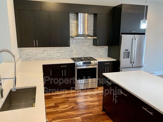 Building Photo - 842 N American St