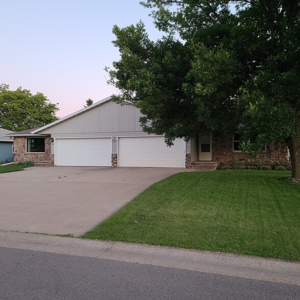 Building Photo - 761 Trailsway Ln