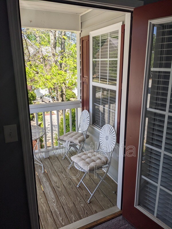 Building Photo - 2150 Lenox Ave