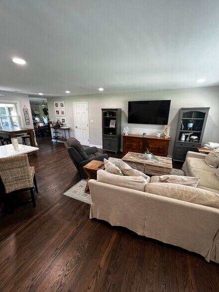 Building Photo - 101 Mary Ann Dr