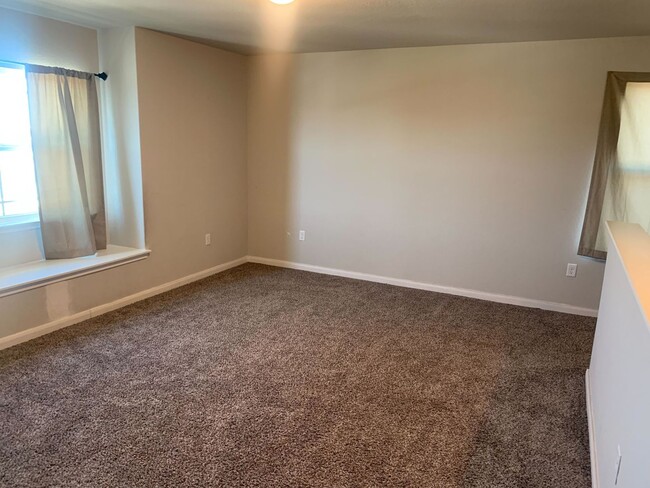 Building Photo - *COMING SOON* Comfort & Convenience – 2-Story Home with Fenced Backyard!