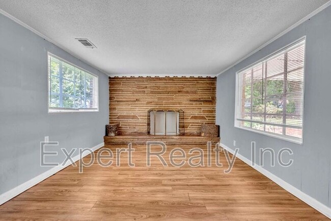 Building Photo - 216 Meadowood Ave