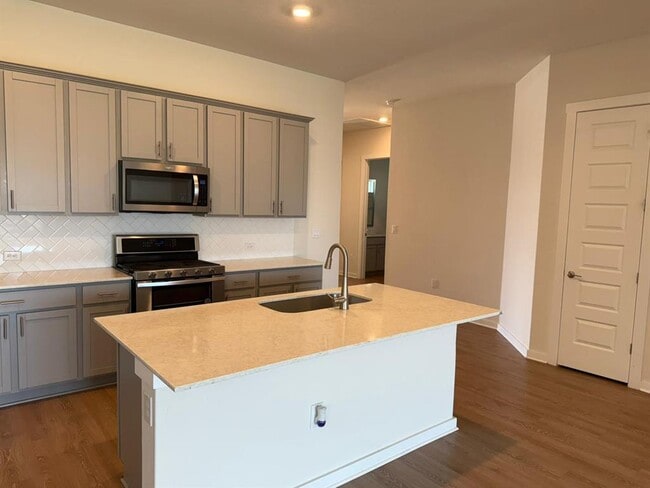 Building Photo - 2037 Saddlery St