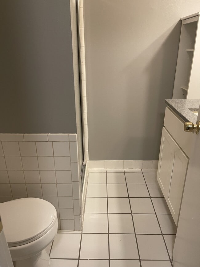 Building Photo - 810 E Shady Way