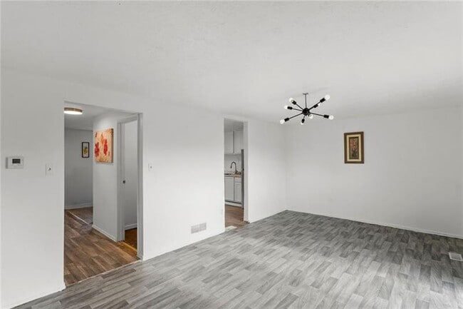 Building Photo - 310 Enright Ct