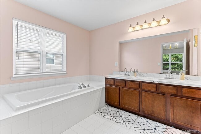 Building Photo - 32724 Laurelwood Ct