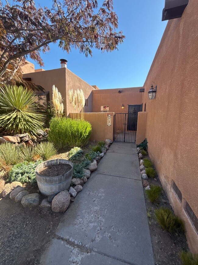 Building Photo - Townhouse Sandia Heights