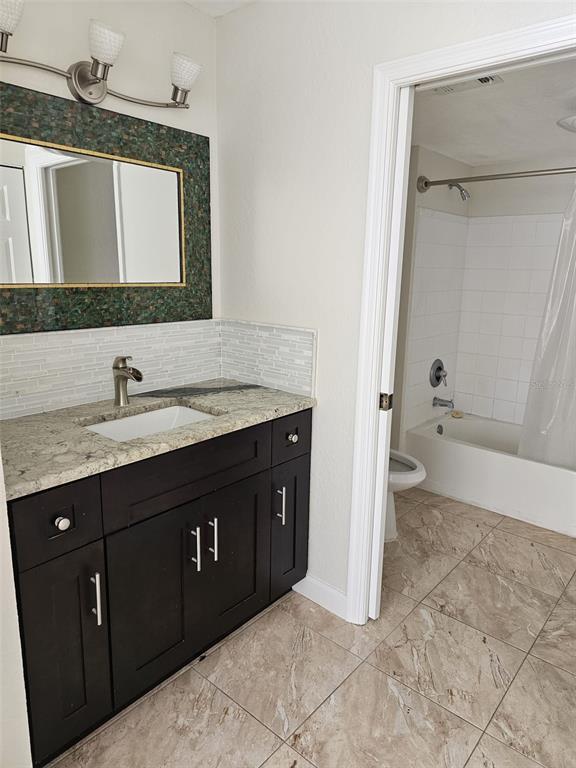 Building Photo - 13815 Fairway Island Dr