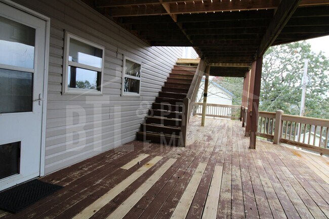 Building Photo - Beautiful Duplex in Kimberling City - Utilities included!