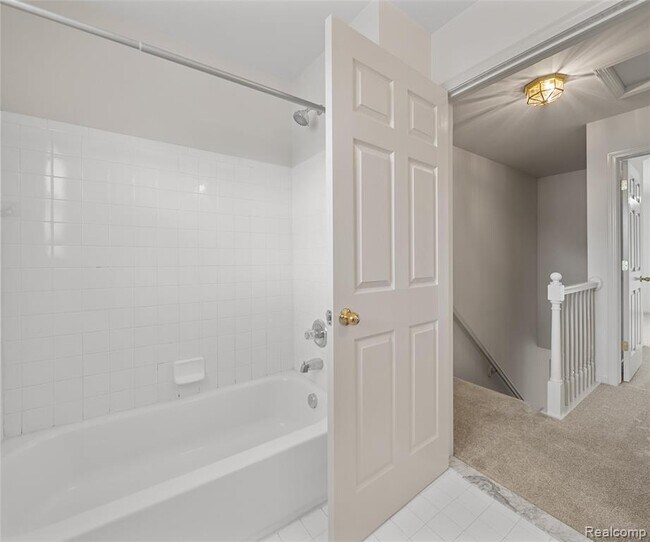 Building Photo - 5864 Willow Ridge Dr