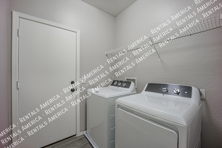 Building Photo - 2738 E Indian Wells Pl