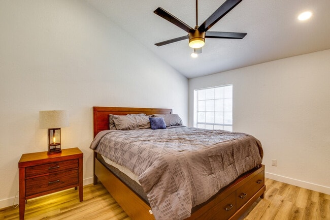 Building Photo - 1351 N Pleasant Dr