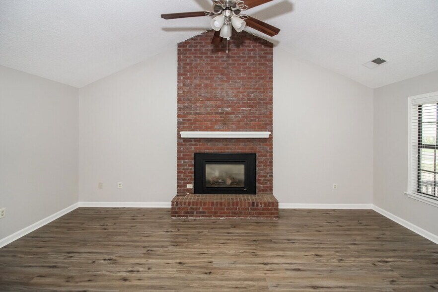 Building Photo - 7352 Alexander Rd