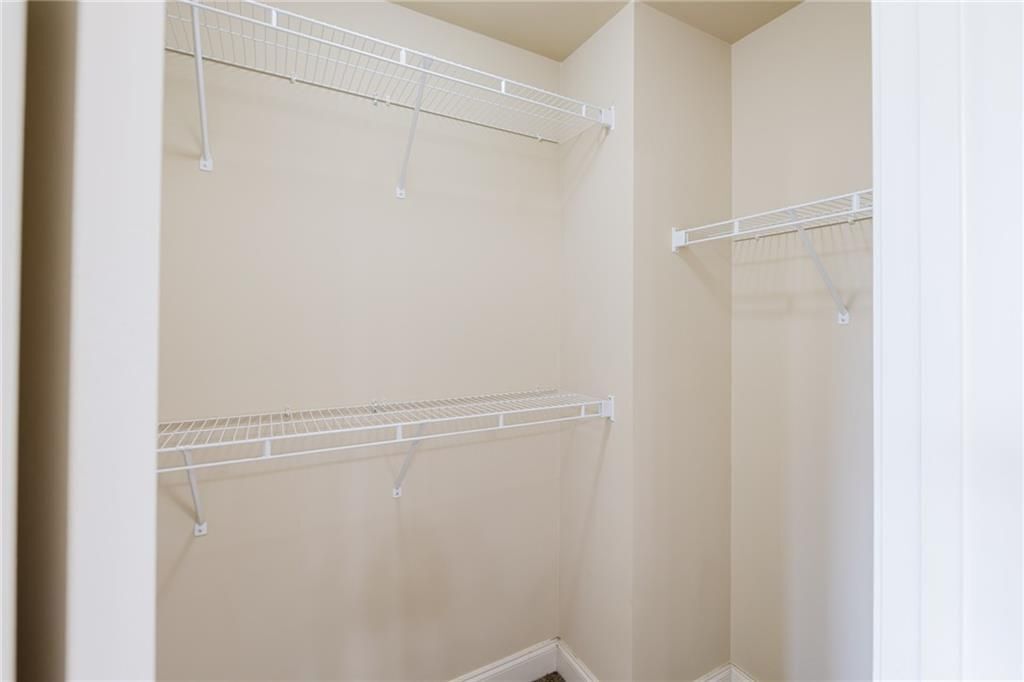 Building Photo - 3562 Fallen Oak Dr