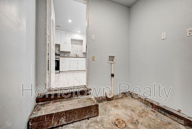 Building Photo - 3200 SW 38th St