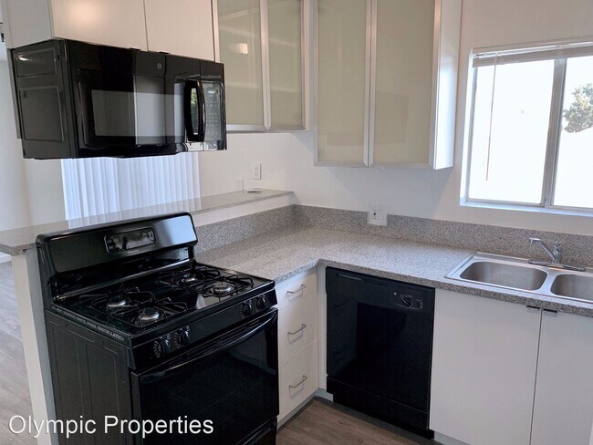 Building Photo - 3746 Mentone Ave