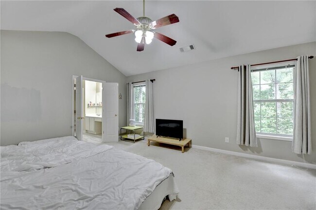 Building Photo - 2172 Woodbriar Dr