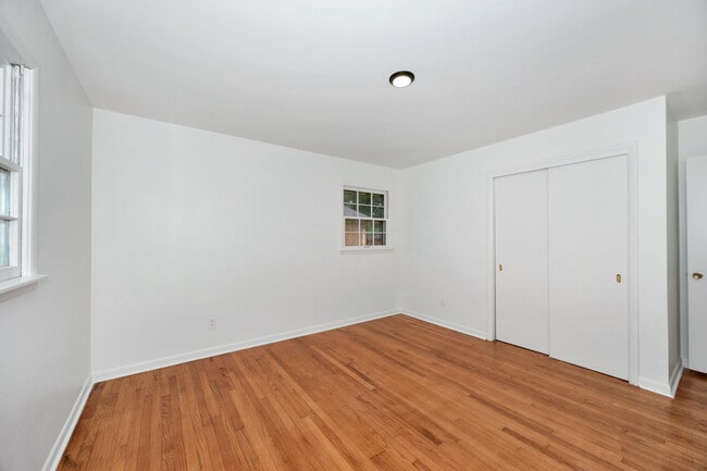 Building Photo - 2105 Shannonhouse Rd SW