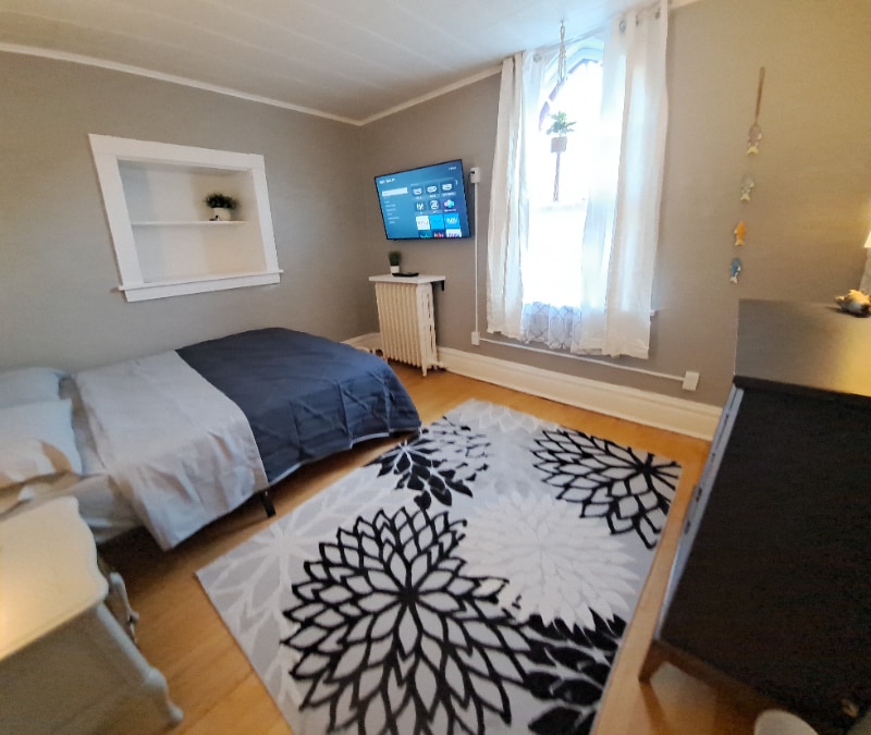 Building Photo - 1721 E 1st St