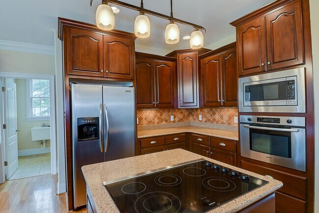 Building Photo - BEAUTIFUL HOME FOR RENT SOUTH CHESAPEAKE!