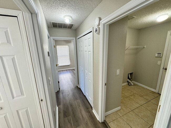 Building Photo - Split Floor plan 3/2 in Poinciana