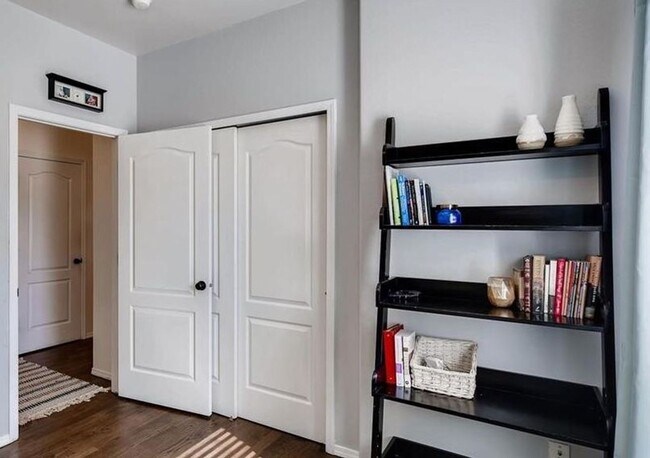 Building Photo - 6 month lease available! D20 5bdrm Home on...