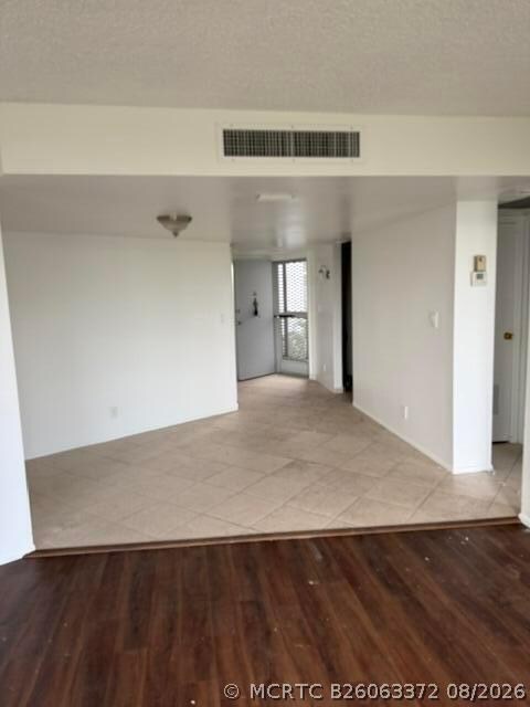 Building Photo - 3475 N Country Club Dr