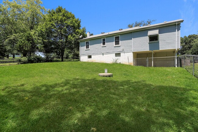 Building Photo - Cute 3-Bedroom Home