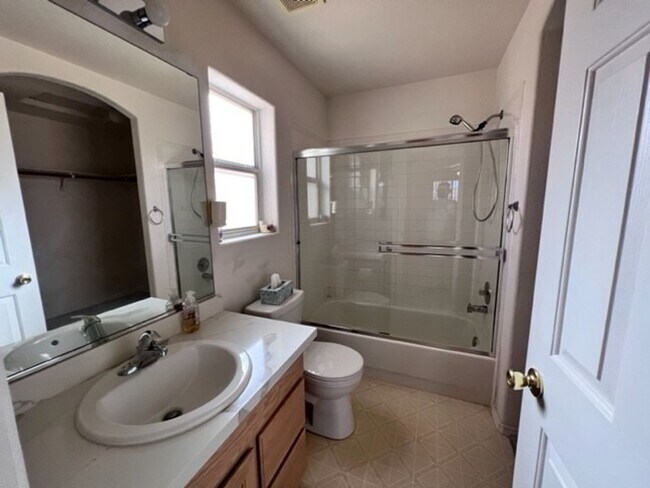 Building Photo - Silver Sands Community Home with fenced Yard 2BR plus bonus area