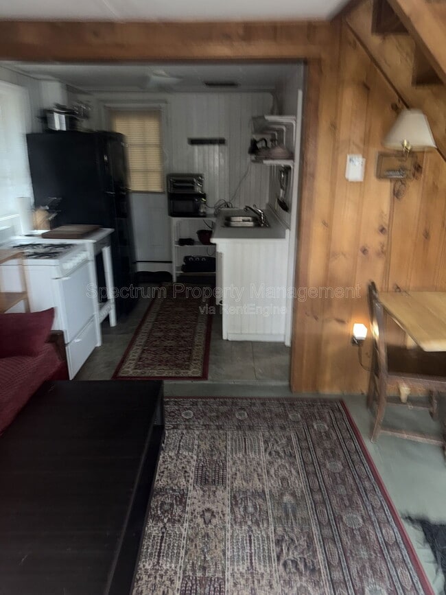 Building Photo - 115 Pinewoods Trail