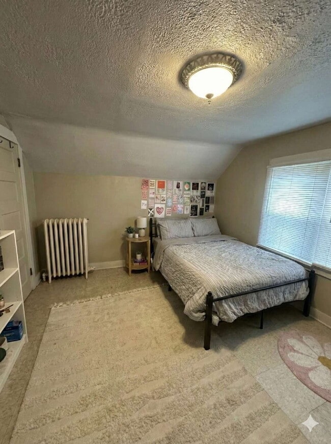 Building Photo - 4 Bedroom, 2 Bathroom Home - Available June 1st with Beautiful River Views