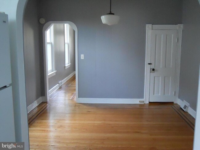 Building Photo - 304 W Cold Spring Ln