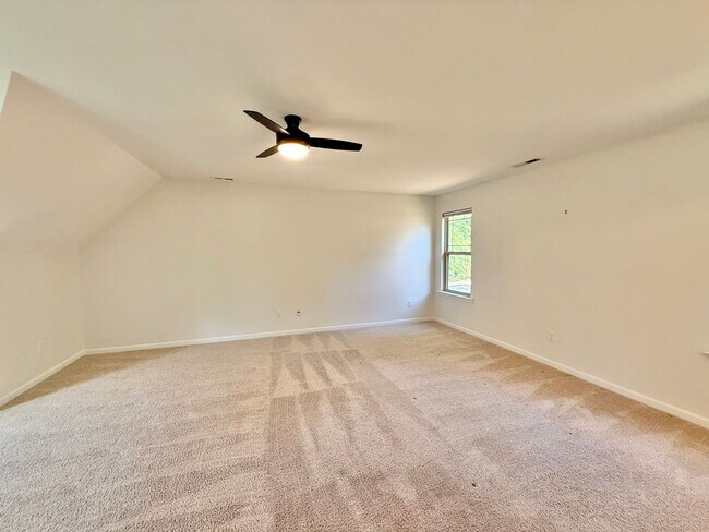 Building Photo - Newly Remodeled 4BD, 2.5BA Raleigh Corner-...