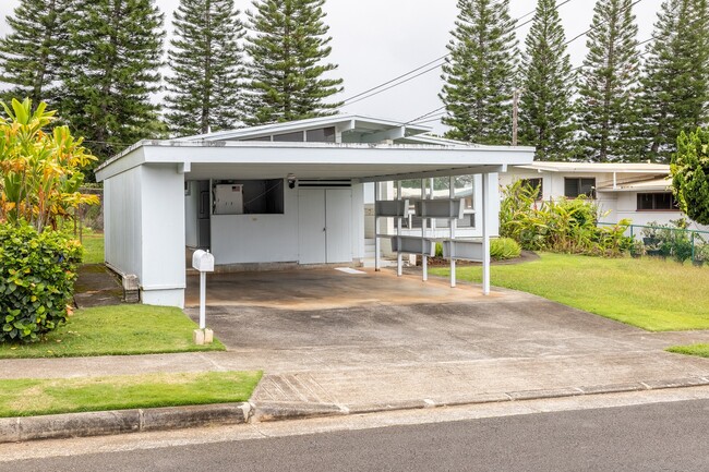 Building Photo - 2 Bed 1 Bath 1 Parking Apartment. 1 Year Lease.