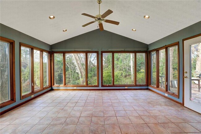 Building Photo - 1262 Bailing Dr