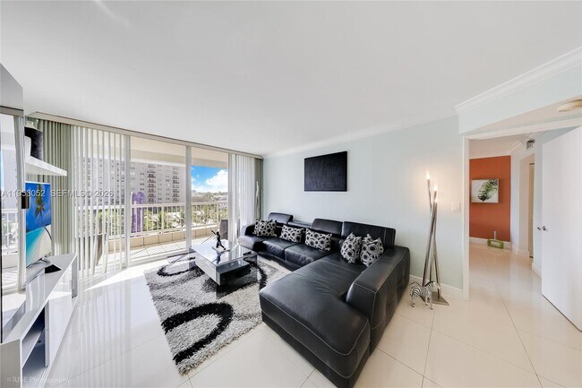 Building Photo - 9341 Collins Ave