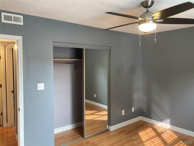 Building Photo - 1520 E Swan Cir