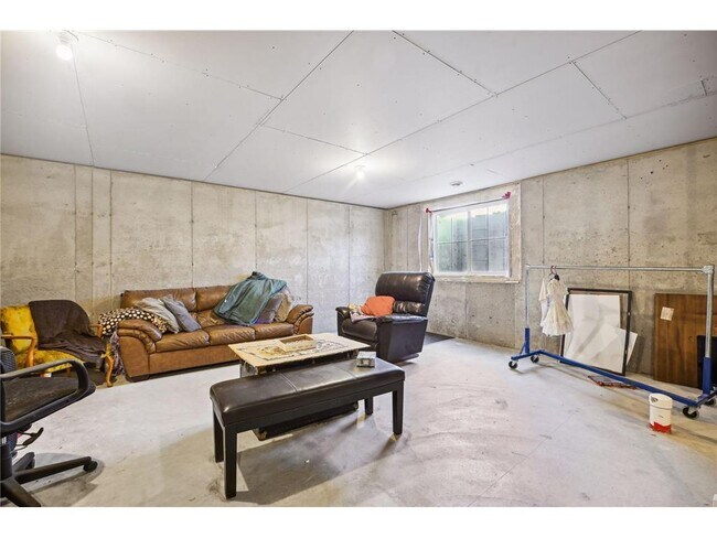 Building Photo - 6303 Jensen Ave S