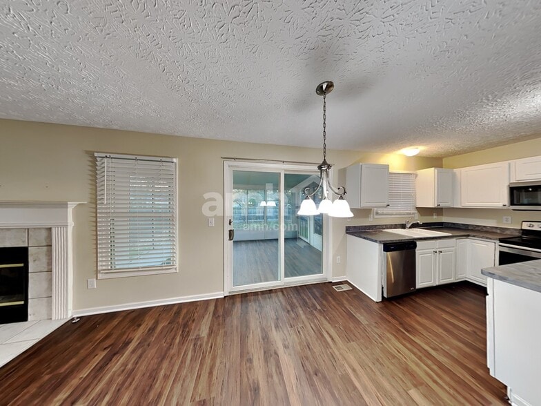 Building Photo - 5477 Buxley Dr