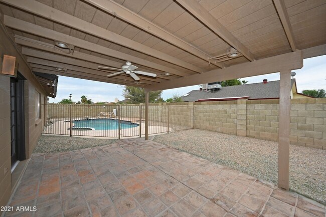 Building Photo - 7301 W Canterbury Dr