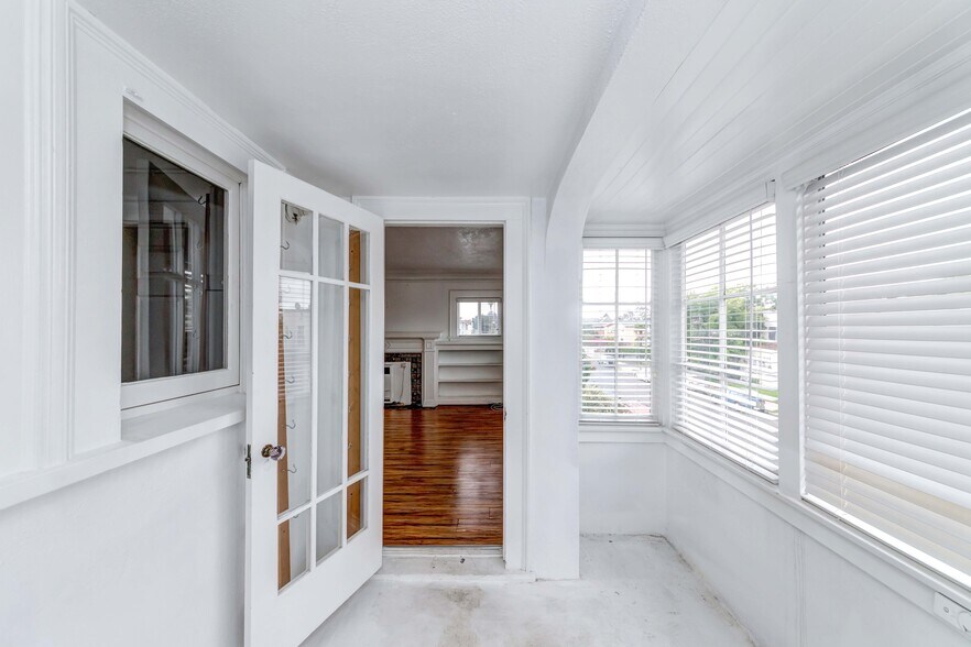 Building Photo - 1308 S Van Ness Ave