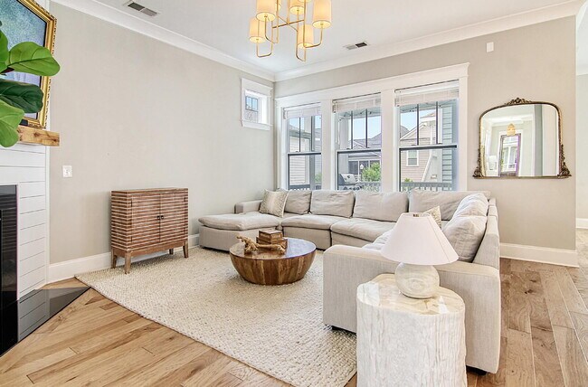 Building Photo - 1636 Juliana St