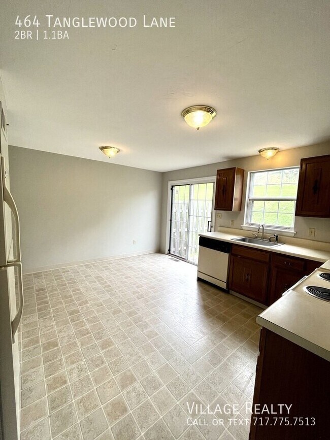 Building Photo - 464 Tanglewood Ln
