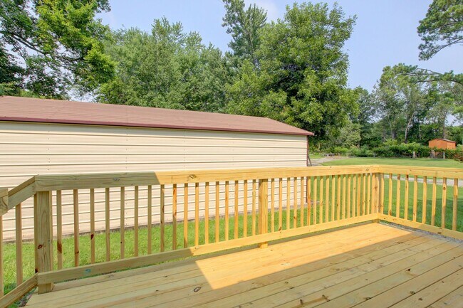 Building Photo - Updated 3bed 2 bath in St B with SEPARATE WORKSHOP around back.