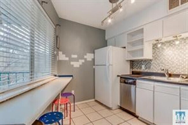 Building Photo - 1840 Burton Dr