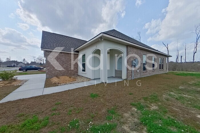 Building Photo - 13963 Barrington Ave