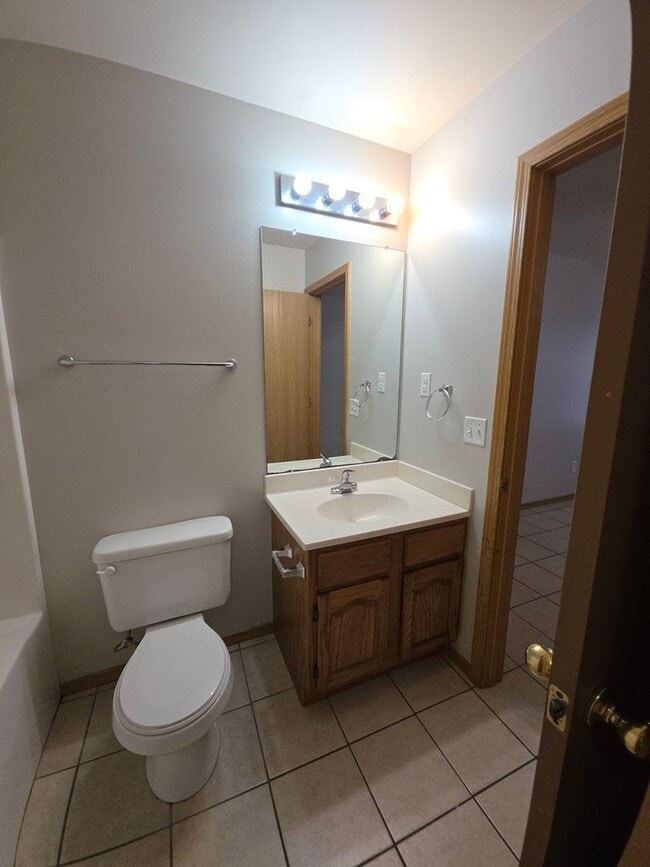 Building Photo - 1109 S Oswego Ave