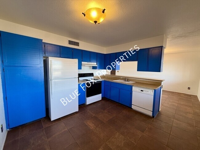Building Photo - 7650 N Rasmussen Ave