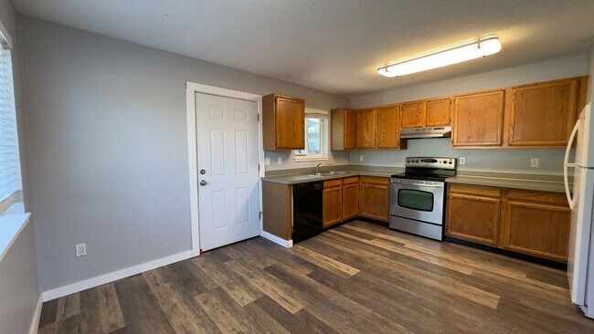 Building Photo - Updated 2 Bedroom Duplex in Hood River Heights