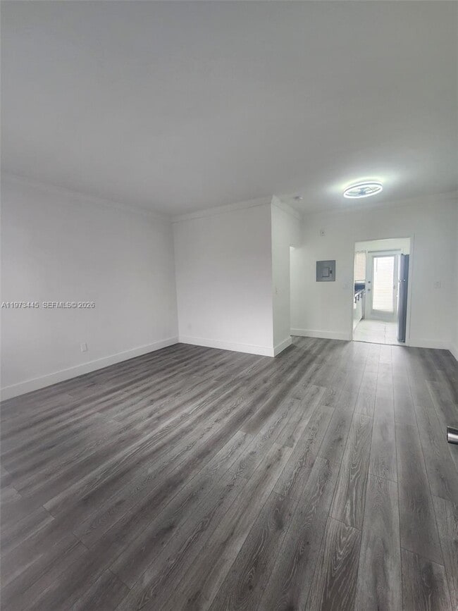 Building Photo - 2101 Normandy Dr